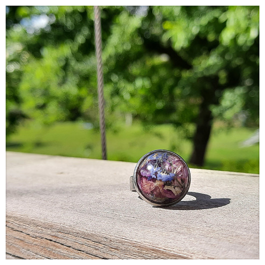 Mały pierścionek z kolorowymi kwiatami Figa handmade accessories