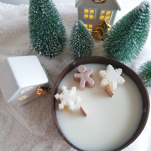 dekoracje świąteczne Świąteczna świeca sojowa w łupinie kokosa -bawełna