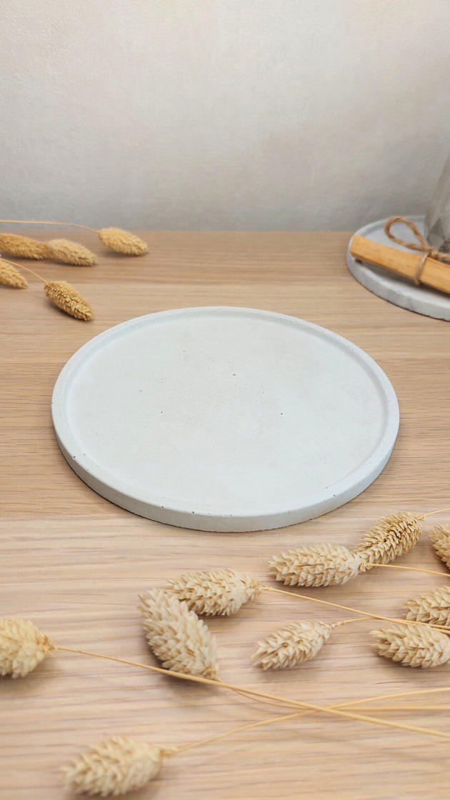 pojemniki na biżuterię Podstawka OWAL z betonu pod świece, biżuterię, palo santo, kolor biały