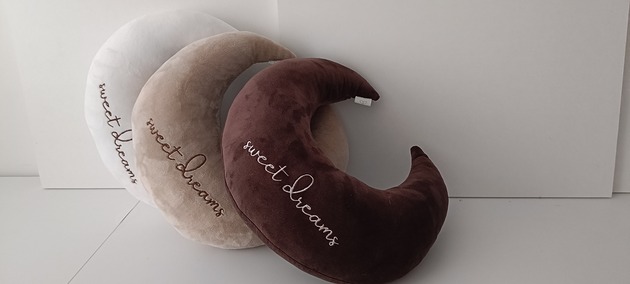 poduszki do pokoju dziecka Poduszka ozdobna personalizowana - księżyc (kolory, tkaniny)
