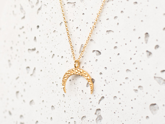 Minimalistyczny naszyjnik księżyc moon CLASSIC La Femme Jewellery