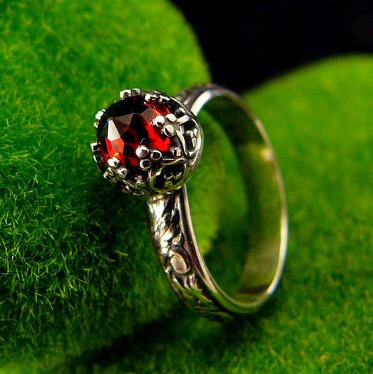 pierścionki srebrne Pierścień Elf  Eris- Granat Almandyn Srebro