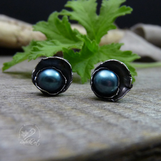 Pearl Bells - Blue Radecka art