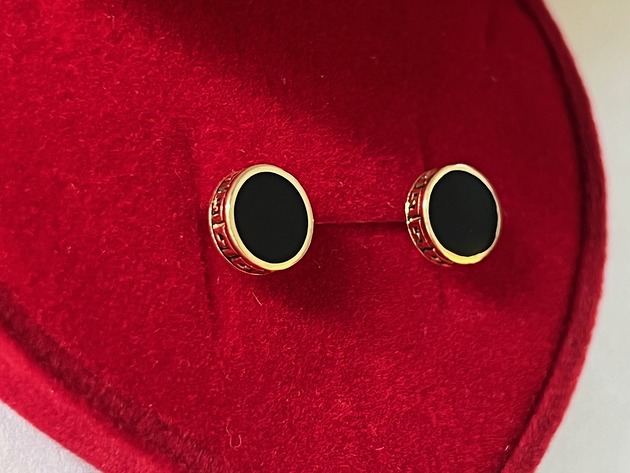 kolczyki pozłacane Koła, kółeczka kolczyki z onyksem srebro pr 925 pozłacane z greckim motywem