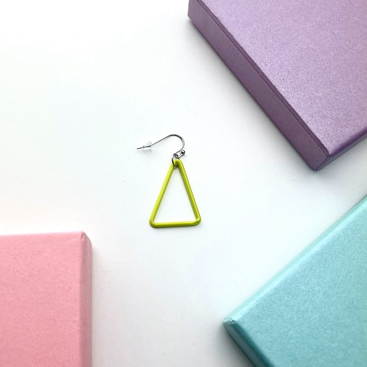 kolczyki szklane Kolczyk TRI - zielony trójkąt ze szkła