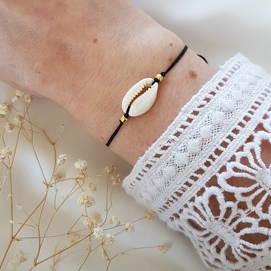 bransoletka z muszelką kauri LEI handmade 