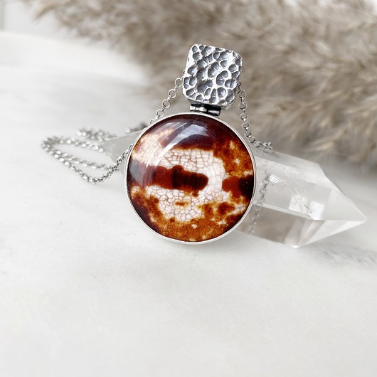 wisiory Surowa geometria - srebrny naszyjnik z agatem.