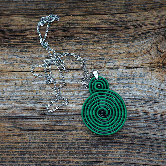 wisiory Zielono czarne spirale - naszyjnik sutasz