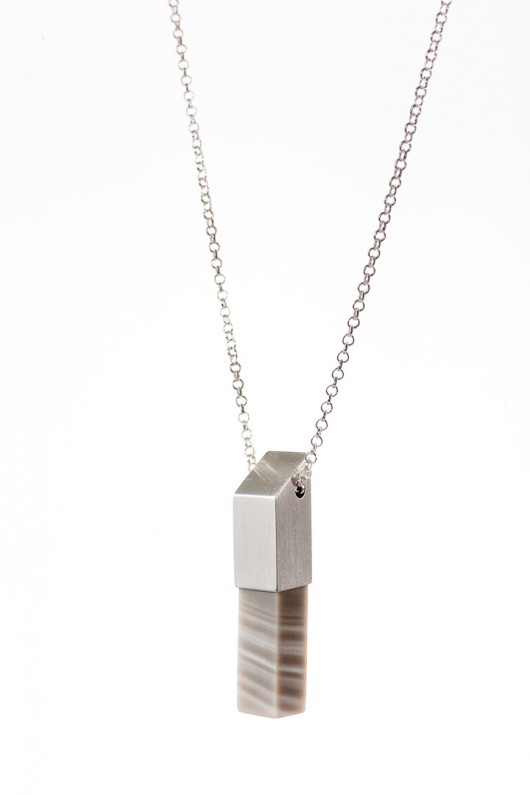 wisiorek z kolekcji EDGY/ SILVER/KRZEMIEŃ Daria Siwiak Jewellery