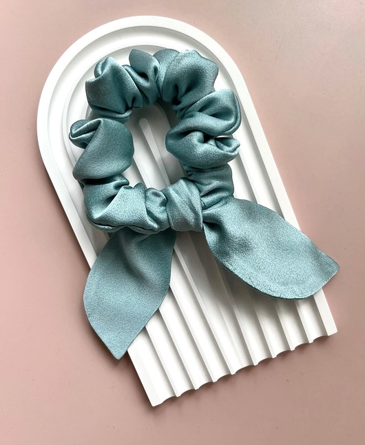 gumki do włosów Seledynowa scrunchie z odwiązywanymi uszkami Celadia