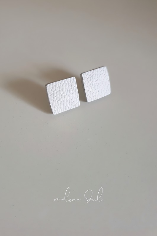 kolczyki - inne KWADRAT kolczyki minimalistyczne małe białe skóra naturalna