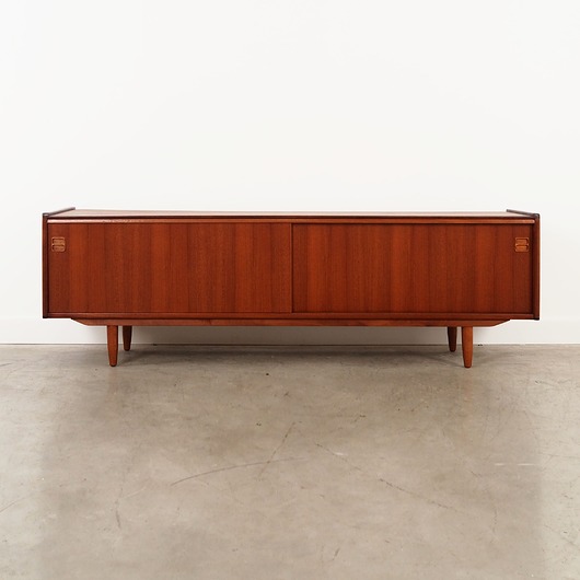 komody i szafki Sideboard, design, lata 70, producent: Aerthoj Jensen & Molholm Herning