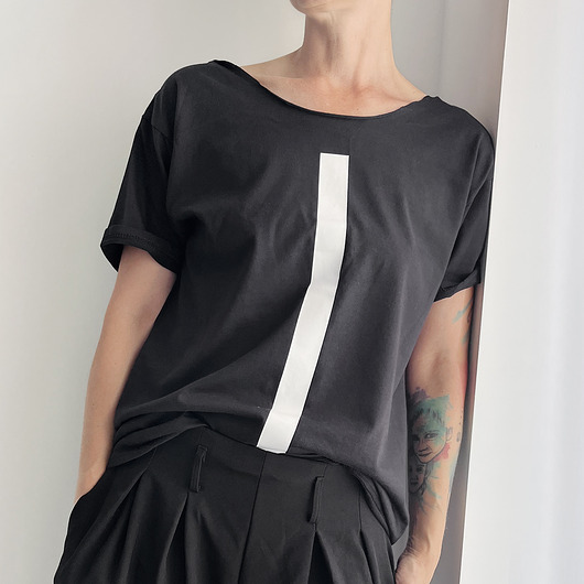 t-shirt damskie Kreska biała na czarnym Oversize