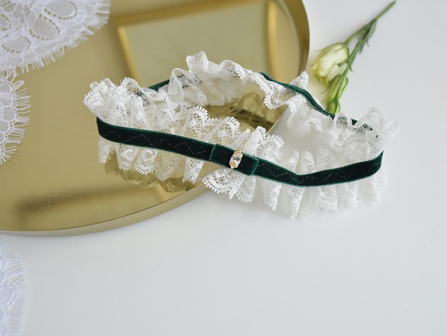 Podwiązka koronkowa z zieloną aksamitką Anelis Atelier