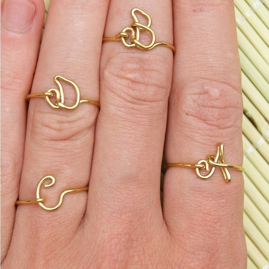 pierścionki złote Pierscionek z literką