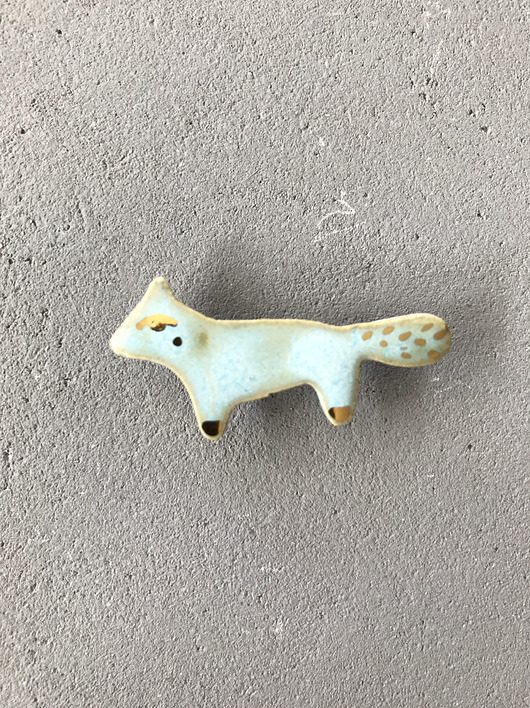 Ceramiczna broszka Lis niebieski 2 ELEMTHEBRAND