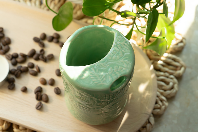 kubki Ceramiczny kubek na wynos z motywem leśnym handmade