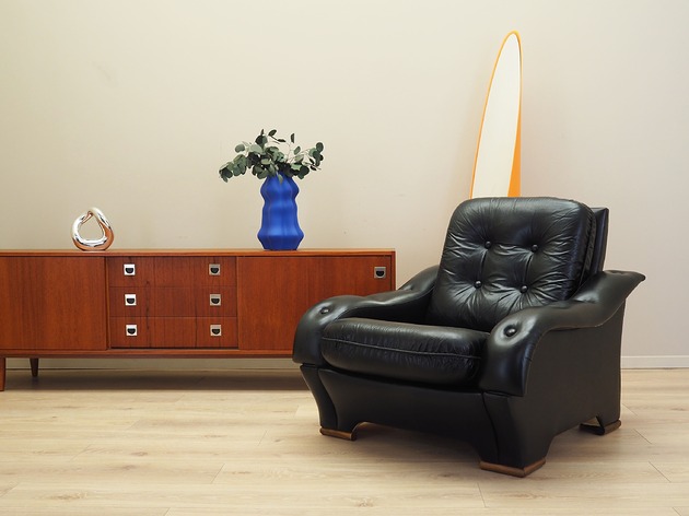fotele Fotel czarny, włoski design, lata 80, produkcja: Włochy