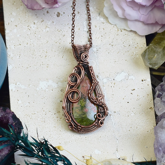 wisiory Miedziany wisiorek wire wrapping z unakitem
