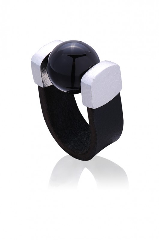 Onyx Ring in Silver Joccos Design