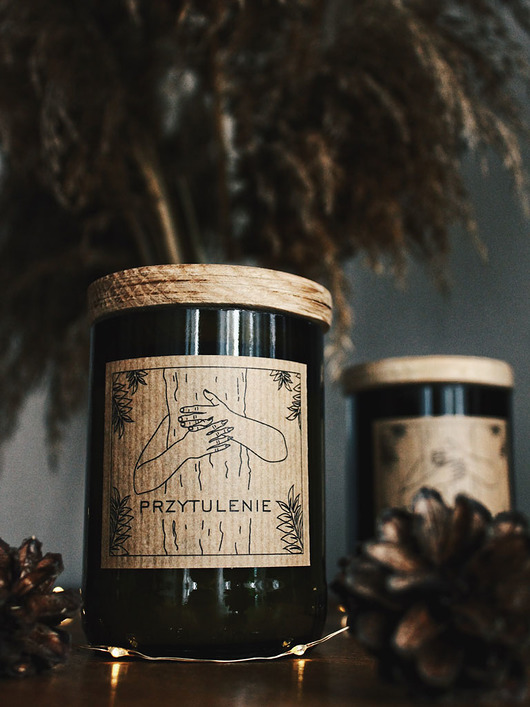 świece zapachowe Świeca sojowa less-waste z butelki - Przytulenie
