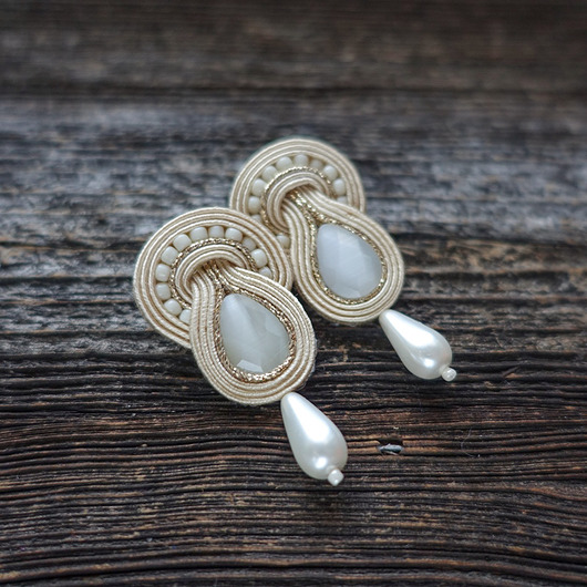 Elaine - beżowe kolczyki ślubne soutache Mró Soutache