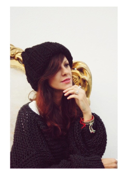 czapki damskie Czarna czapka beanie handmade z wełną