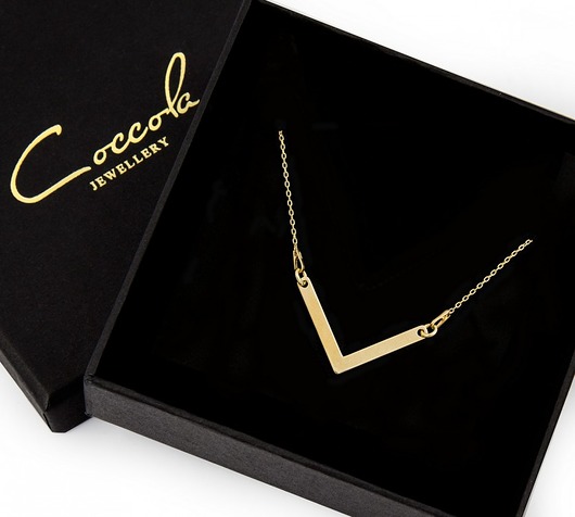 NASZYJNIK Z ZAWIESZKĄ "V" - SREBRO 925 POZŁACANE Coccola JEWELLERY