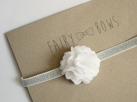 FairyBows Opaska na CHRZEST biały kwiatek FairyBows