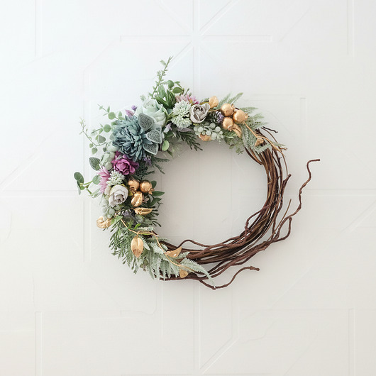 wianki bożonarodzeniowe Asymetryczny wieniec mięta i złoto (26cm)