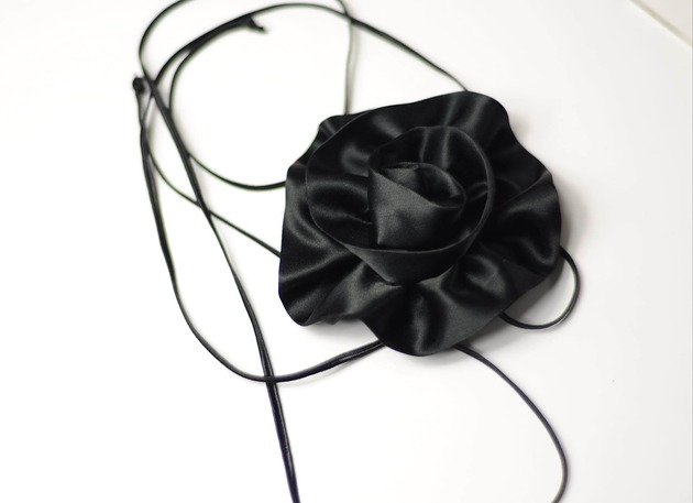 chokery Czarny choker róża