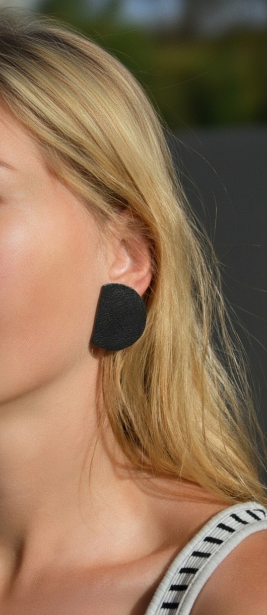 kolczyki - inne 80s czarna skóra