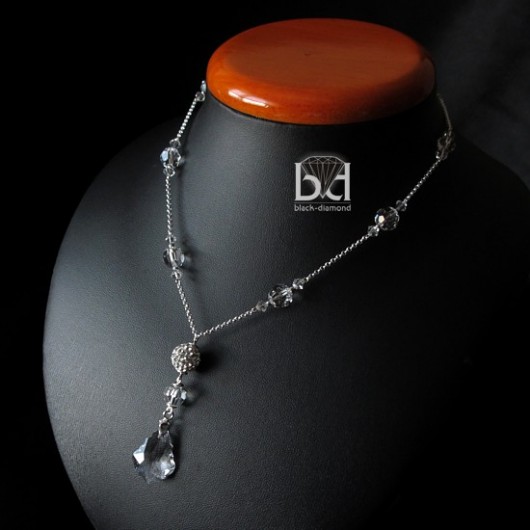 Iskrząco w kryształach Swarovski Black Diamond