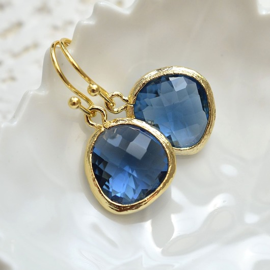 blue saphire drops in gold Made by Magda
