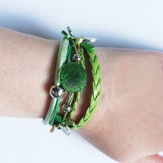 bransoletki - inne Bransoletka - Zielony guzik - rzemienie, listki