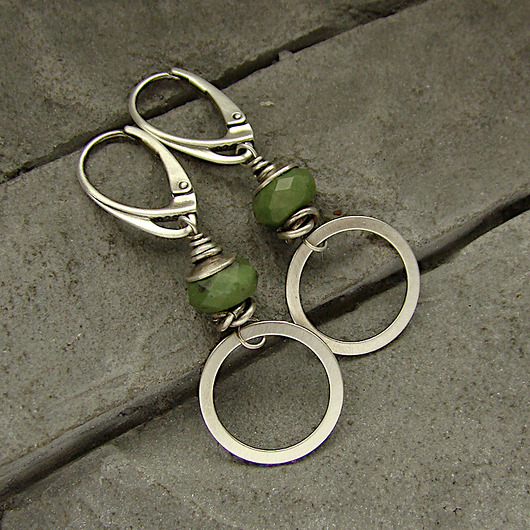 kolczyki z kamieniami Kolczyki Nefryt z kołem