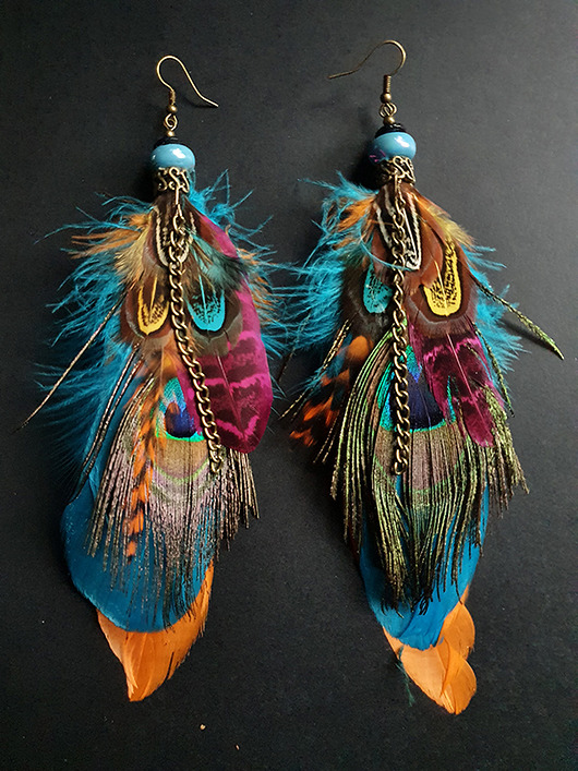 kolczyki z piórami Multikolorowe kolczyki  z pawimi piórami