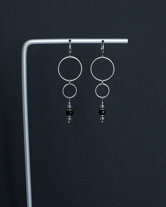 kolczyki srebrne Kolczyki ze stali z kółkami i onyksem