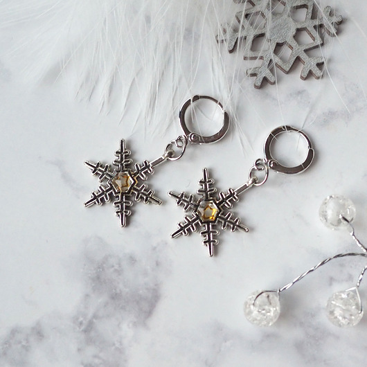 kolczyki z żywicy CUDNE ŚNIEŻYNKI śliczne kolczyki świąteczne