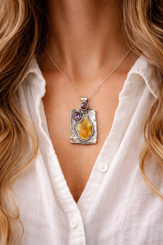 wisiory Wisiorek z bursztynem bałtyckim i ametystem - Zawieszka bursztynowa - Bursztyn