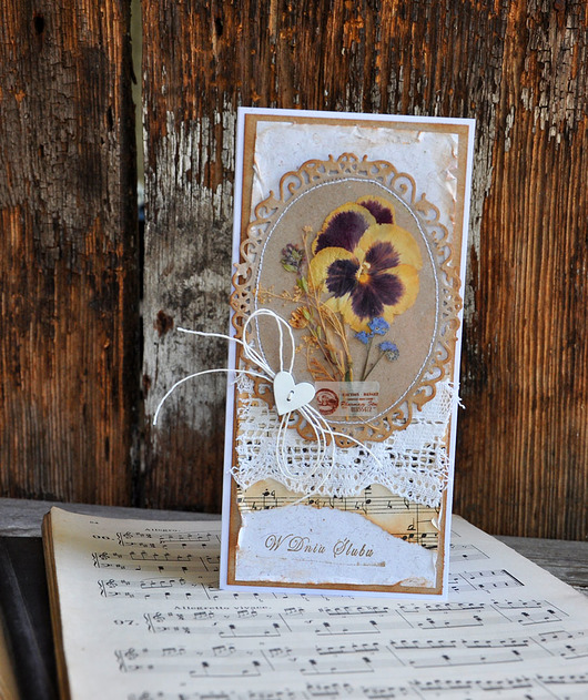 kartki scrapbooking Kartka ślubna z suszonymi kwiatami