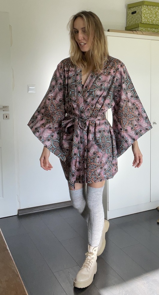 sukienki midi damskie Pudrowy róż kimono Rebel Pink