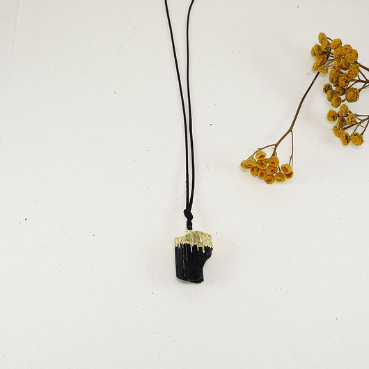 wisiory Turmalin surowy kamień No 6