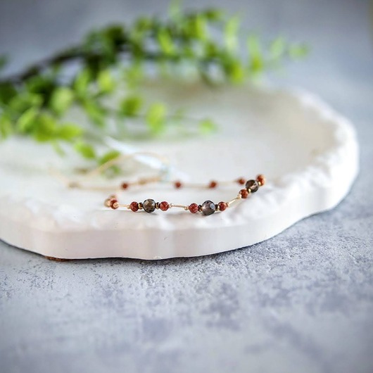 bransoletki z kamieni naturalnych Bransoletka z kamieni z dedykacją. Kwarc dymny Piasek pustyni Hematyt.