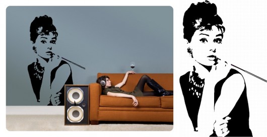 Naklejka na ścianę Audrey Hepburn Tulis
