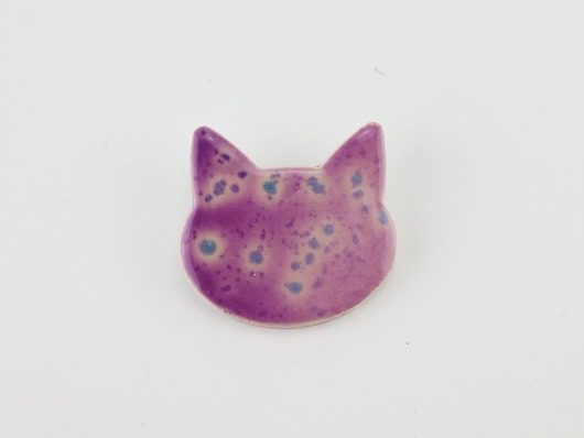 Ceramiczna broszka kot fioletowy różowy m2k studio