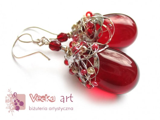 Bordo w koronkach veska