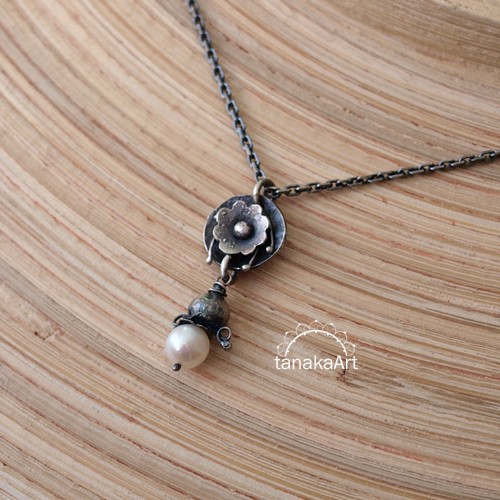 SILVER FLOWERS- wisiorek srebrny z perłą tanakaArt