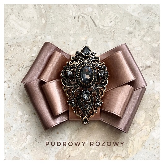 Brosza  Świąteczna z koronkowym kamieniem Pudrowy Różowy