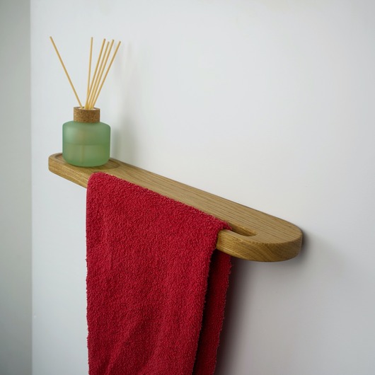 dodatki - łazienka - różne Półka łazienkowa z wieszakiem na ręcznik